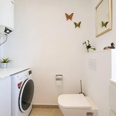 119-magnificent Front Apartment, *