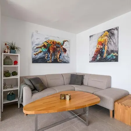 119-magnificent Front Apartment, Apartment